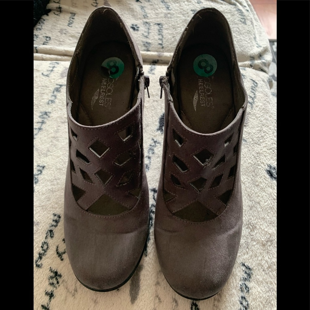 Aerosoles Heelrest gray woman’s ankle booties size 8
